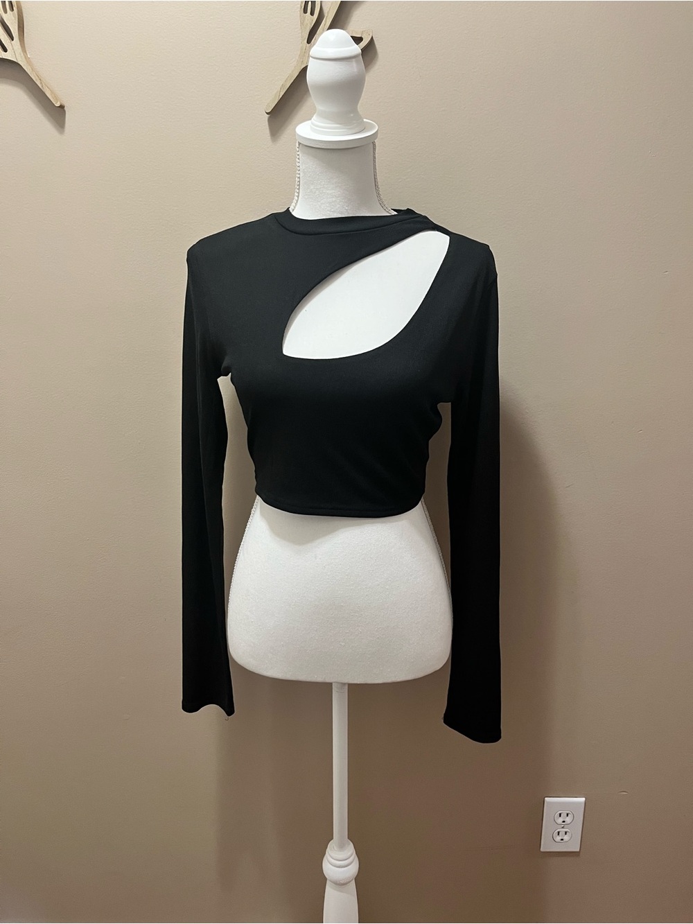 NWT Privy Women's Black Cutout Long-Sleeve Crop Top US Size Large